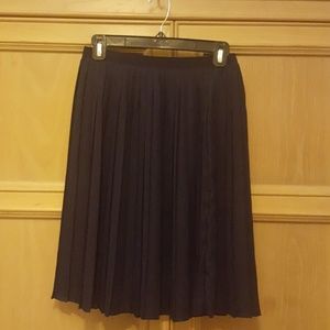 Uniqlo pleated skirt